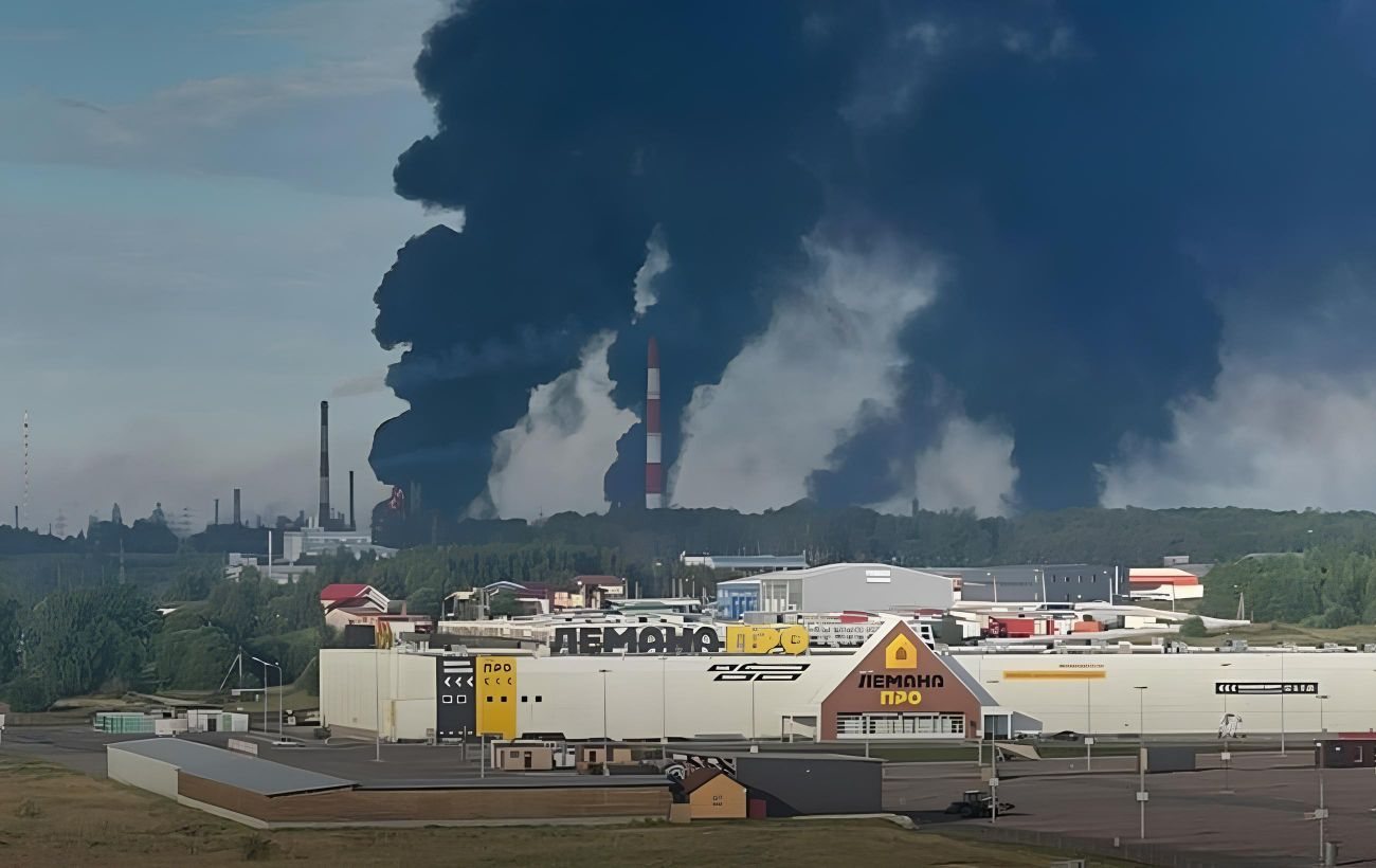 Зеленський підтвердив удари по НПЗ на відстані понад 1300 км та флоту РФ