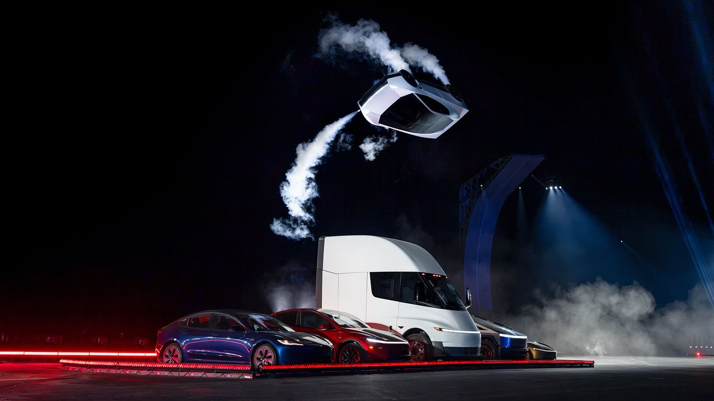 Tesla показала Roadster з ракетними прискорювачами для стрибків і зависання