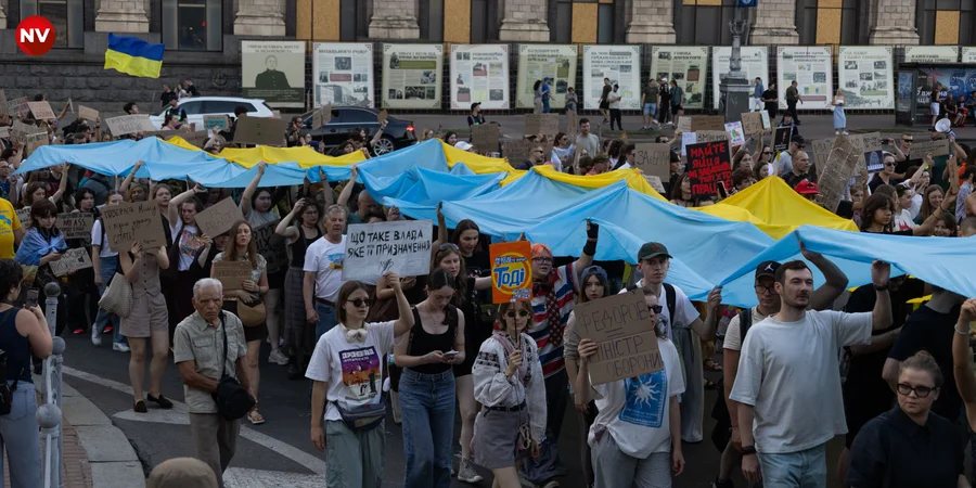 У Києві відбулася багатотисячна хода з вимогою повернути Федорова на посаду міністра оборони