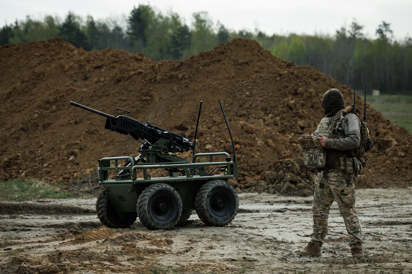 Роботи на Хрещатику показали нову роль безпілотних систем у війні (відео)