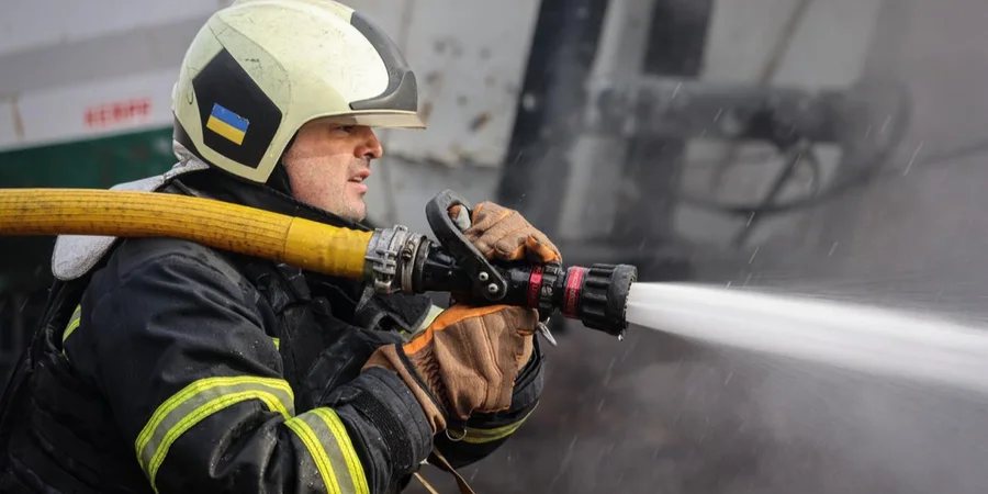 Російський дрон влучив у підприємства Чернігова: одна людина загинула, 18 постраждали