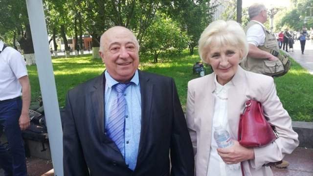 Росія поширила новий фейк про обшуки та мільйони на рахунках батьків Зеленського