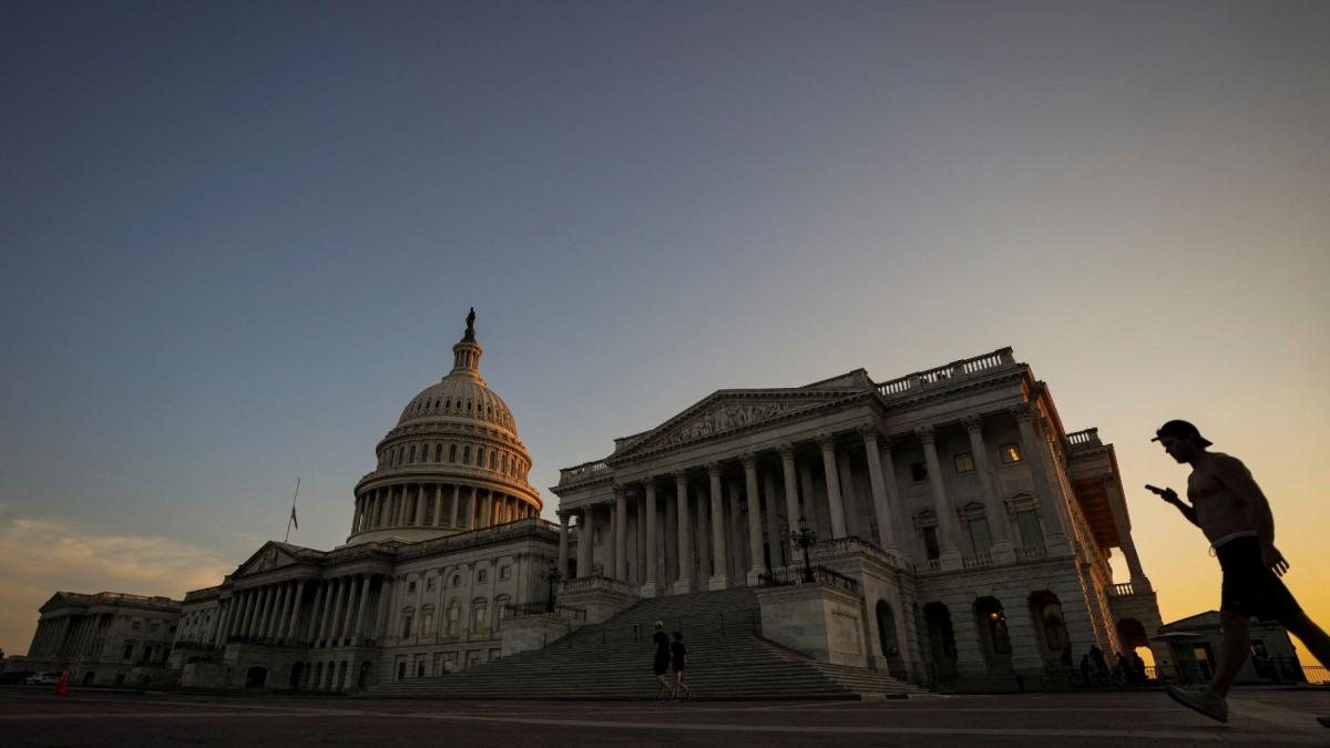 США наблизилися до постійного літнього часу, але Сенат ще не проголосував