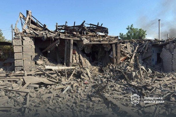 Російська авіація вдарила по багатоповерхівках Запоріжжя, є загиблі та поранені