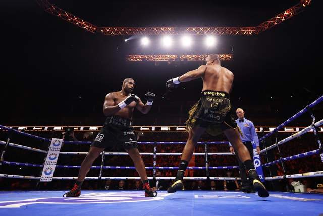 Дюбуа нокаутував Вордлі в другому раунді та захистив титул WBO