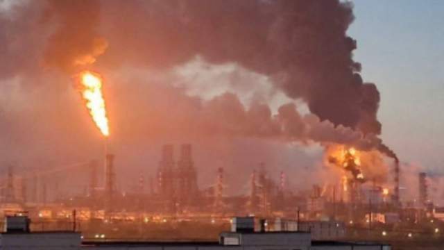 Зеленський розкрив деталі удару по Московському НПЗ: застосовано «Фламінго», Pelican та інші далекобійні засоби