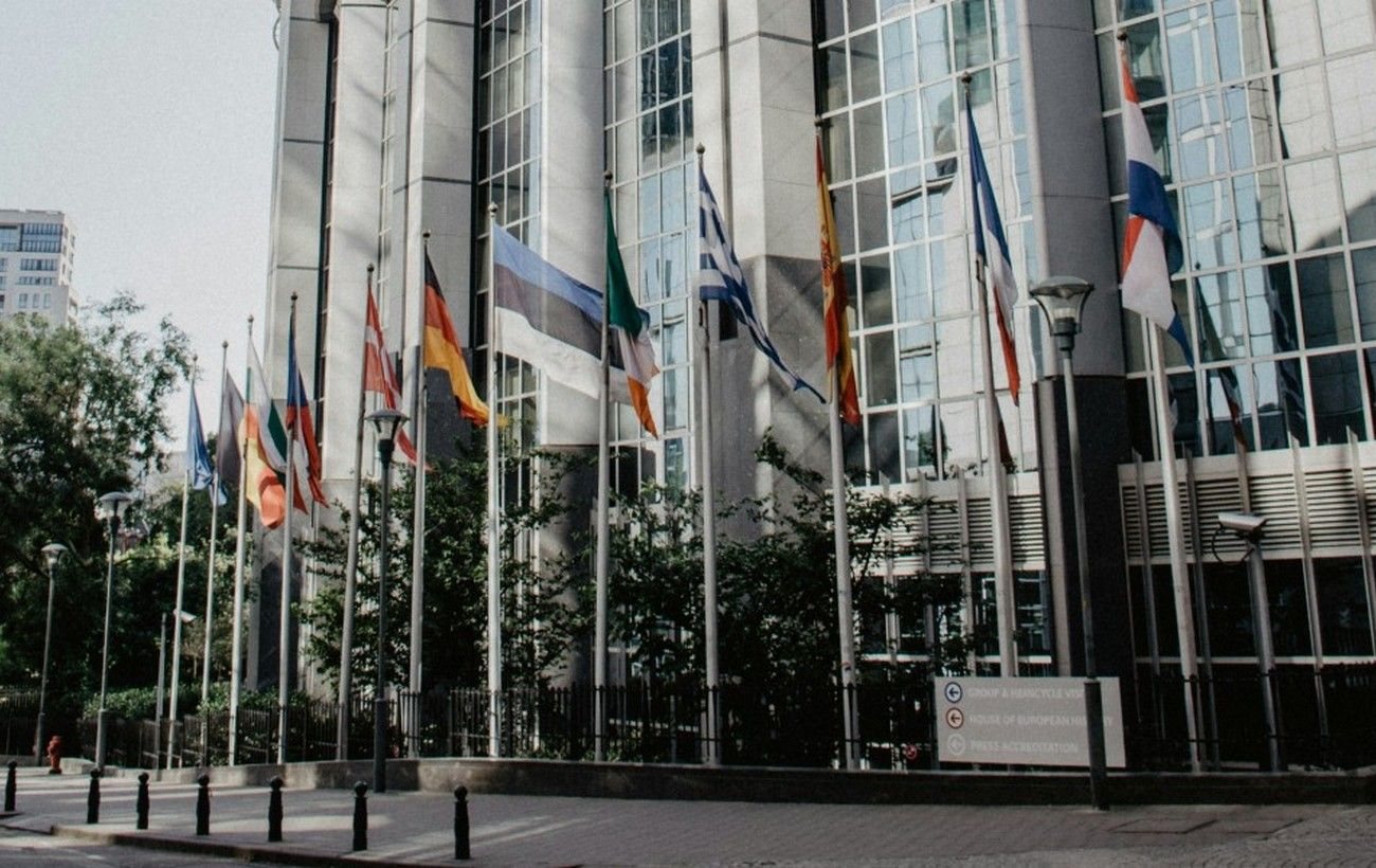 Дев’ять країн ЄС вимагають позбавити МОК фінансування через повернення Росії до спорту