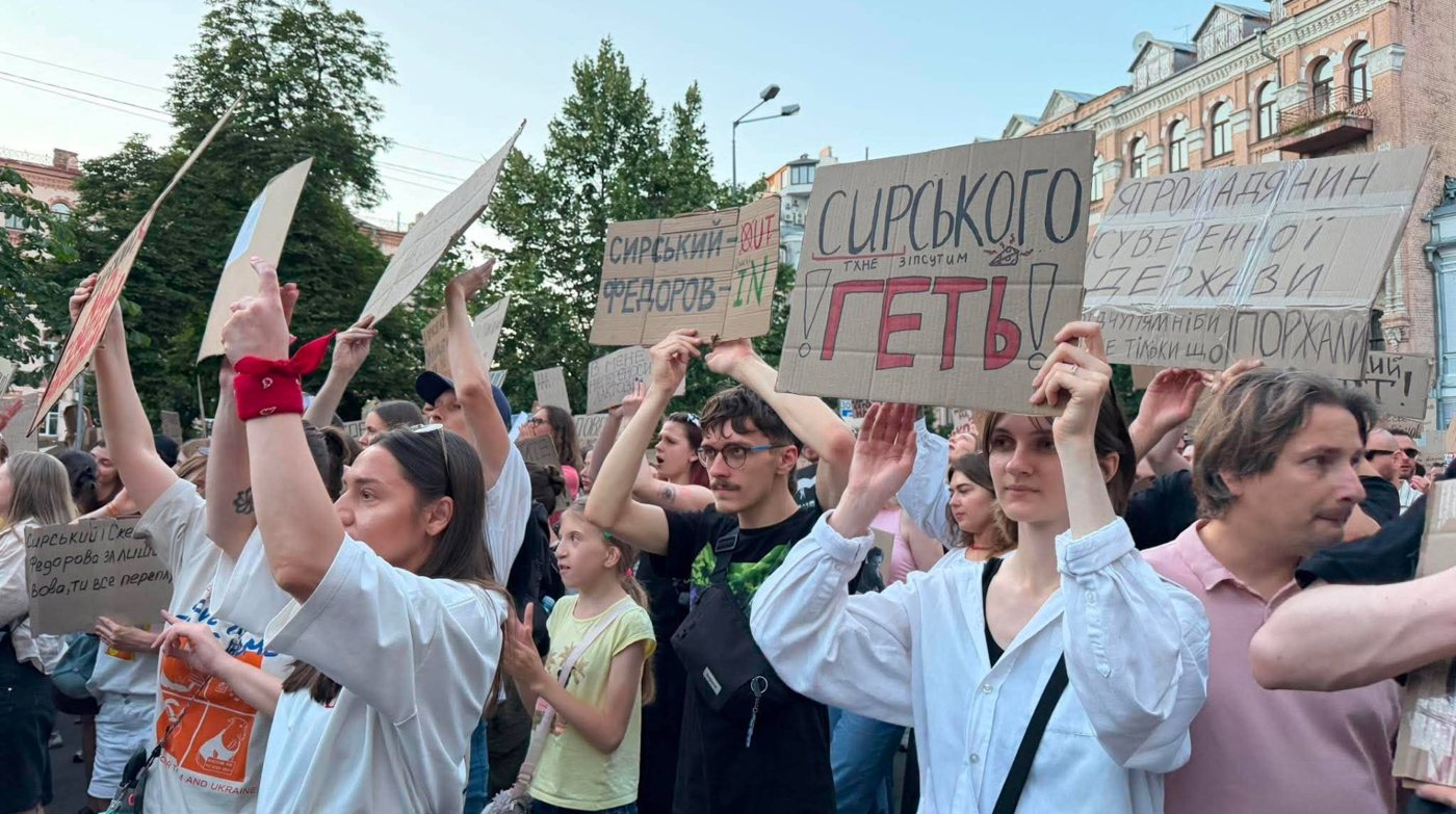 У Києві та інших містах третій день тривають протести через звільнення Федорова