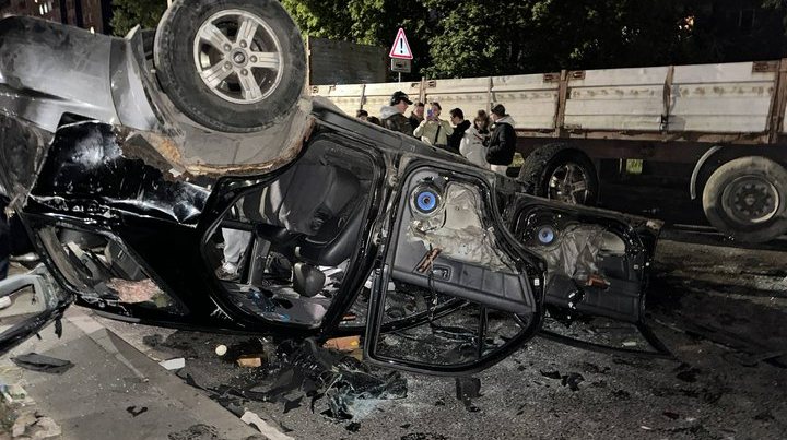 У Львові натовп перекинув автомобіль ТЦК під час мобілізаційних заходів