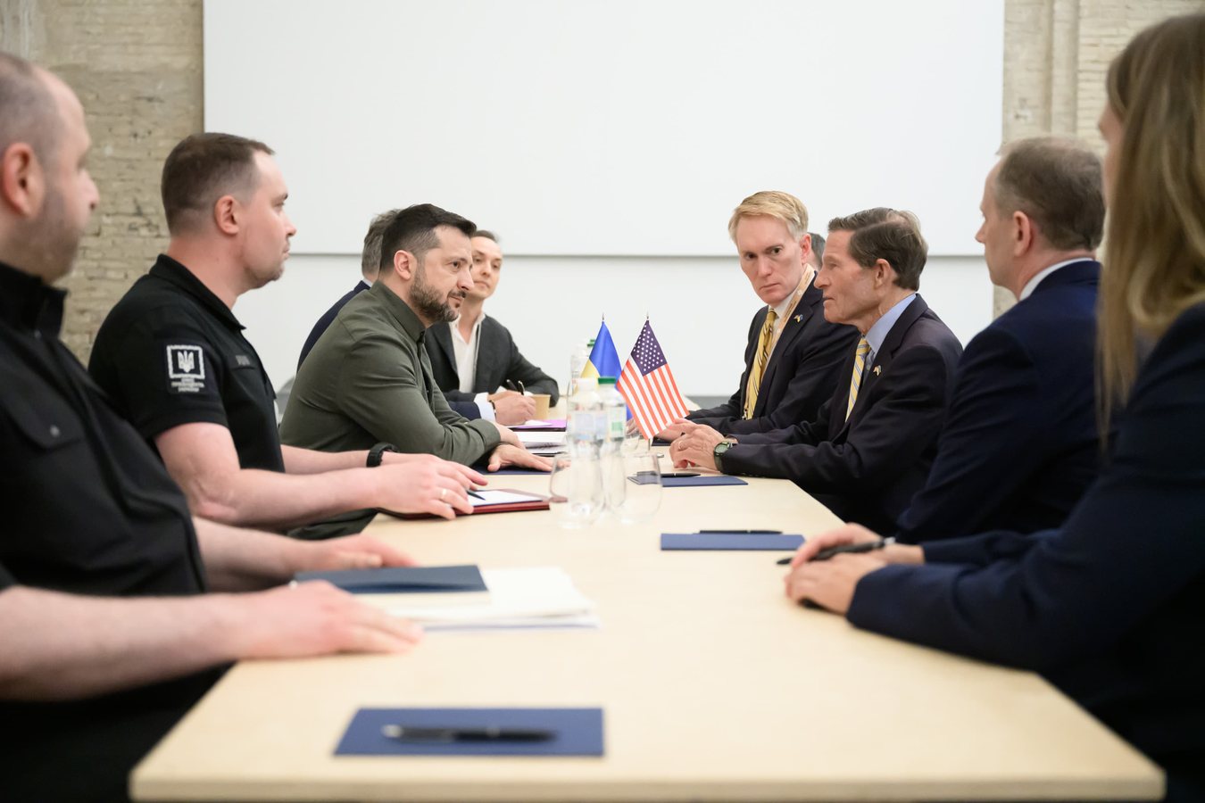 Зеленський обговорив із сенаторами США протидію балістиці та санкції проти Росії