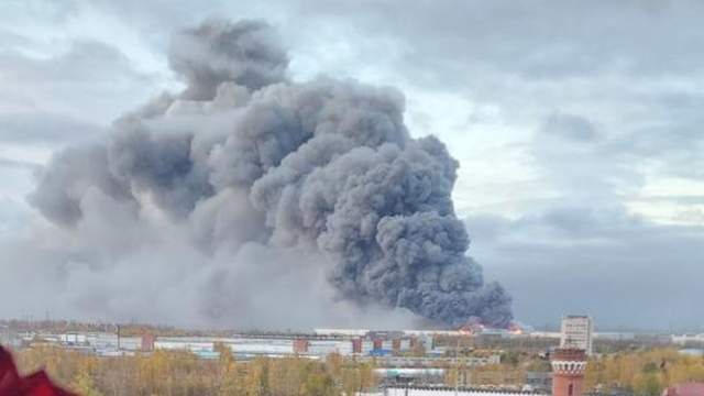 Дрони атакували логістичний склад Ozon у Санкт-Петербурзі, виникла пожежа