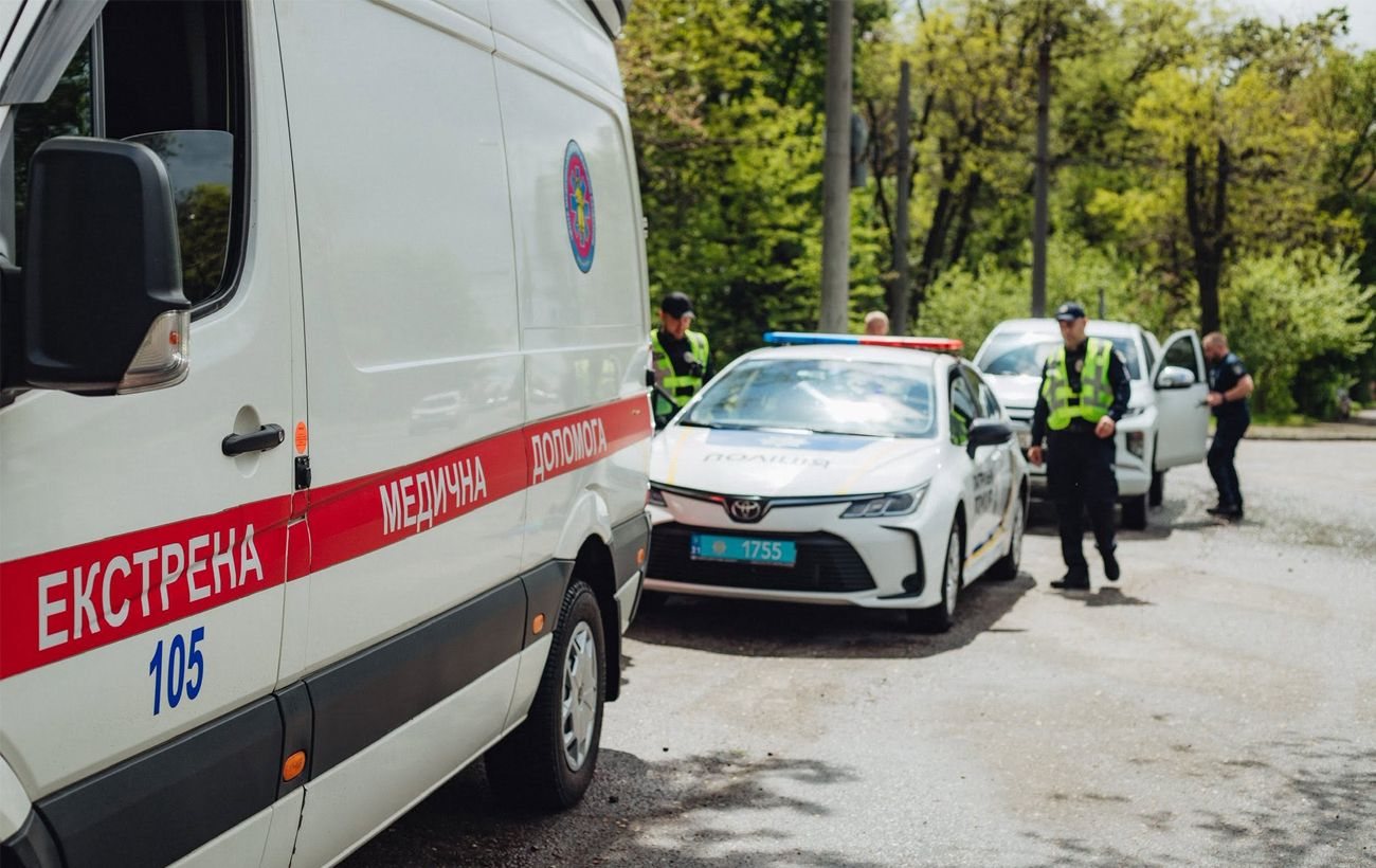 РФ завдала подвійного удару дронами по бізнес-центру в Лозовій: 10 поранених