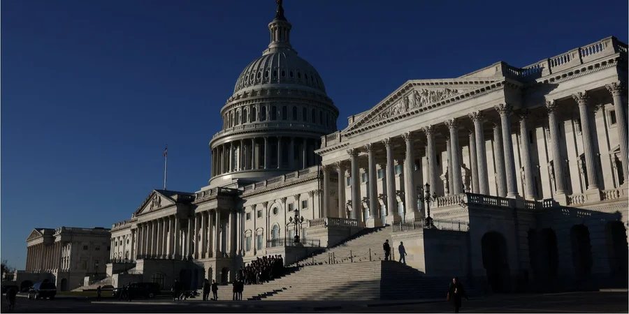 Конгресмен Мікс вніс законопроєкт проти дизельної угоди Трампа з Путіним
