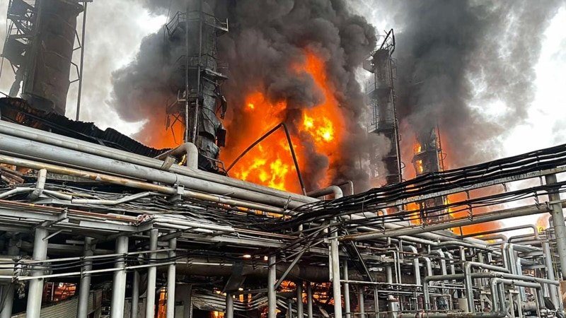 Дрони вперше атакували Новий Уренгой: на Ямалі горить завод за 2800 км від України