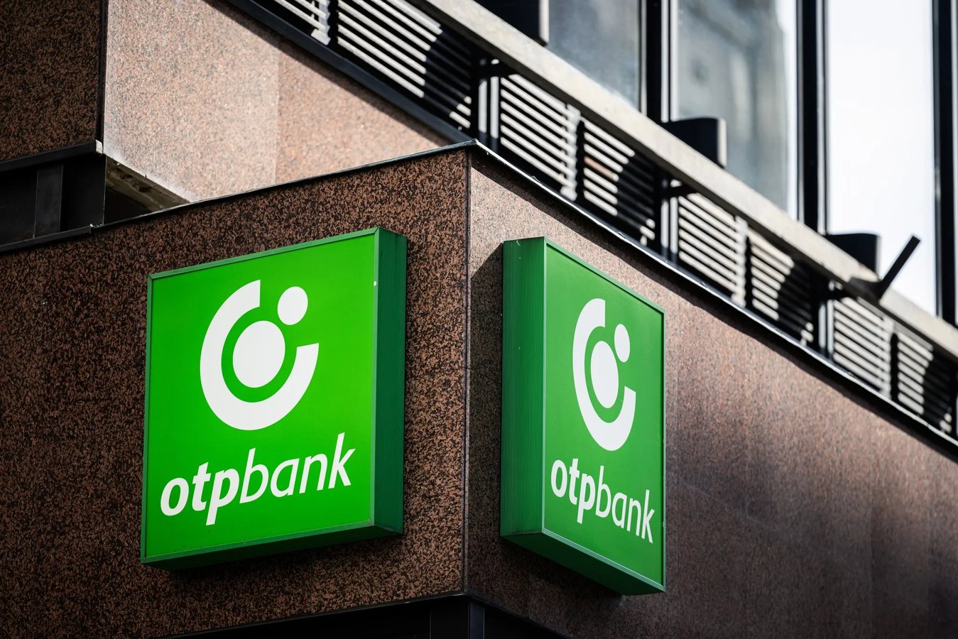 Найбільший банк Угорщини OTP Bank вивчає можливість виходу з Росії