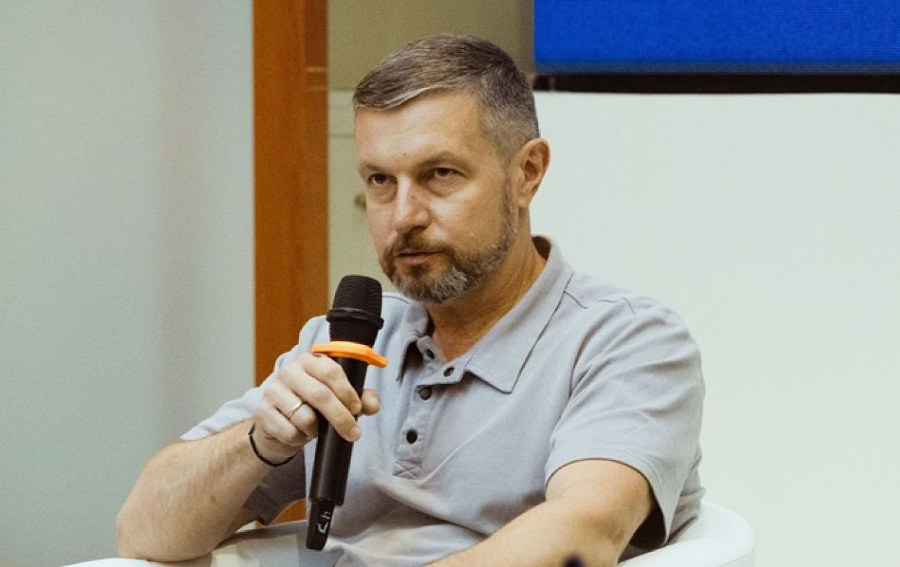 П'ять книжок про минуле та майбутнє: від загрози демократії до війни технологій